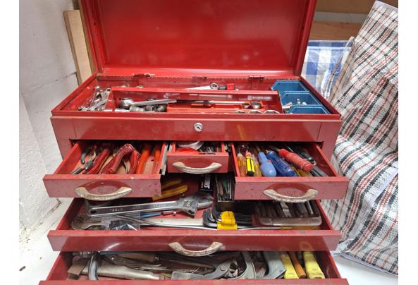 Bankschroef, kolomboor, volle trolley met gereedschap - 20250512_114156