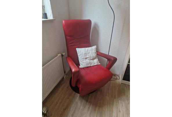 Mooie, luxe rode stoel - 20260807_094654