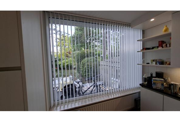 Verticale lamellen kleur wit op rail - 1778929009205753650762213576747