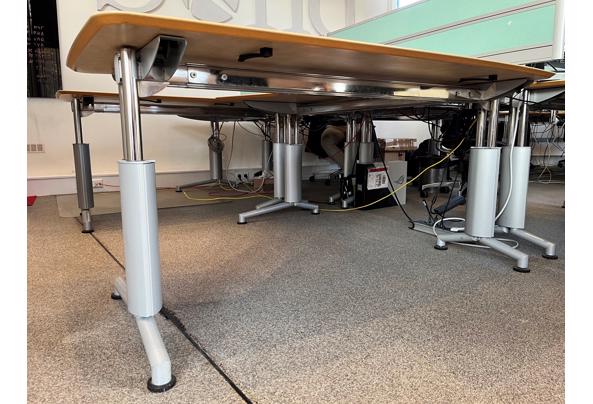 7 stuks bureaus 160x160 cm - desk-1