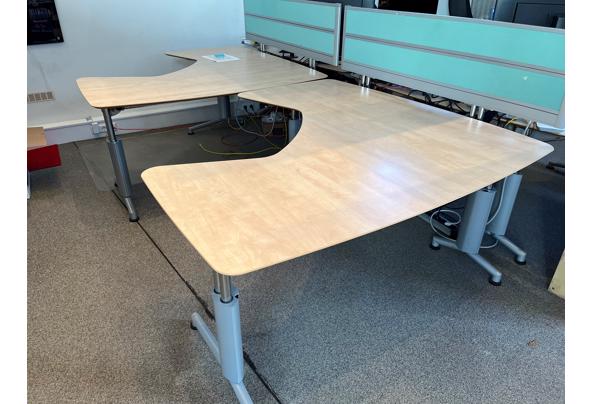 7 stuks bureaus 160x160 cm - desk