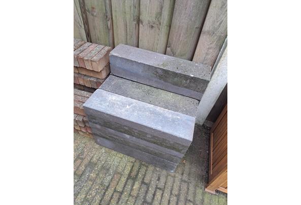 10 stuks betonnen borderranden 60cm lang 15cm in het vierkant - 20260930_171743