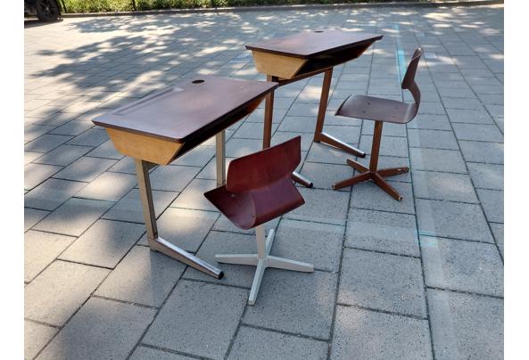 2 schoolbankjes, tafel en stoel - 20260711_111628