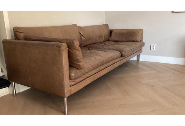 Bruine leren trendy bank - 91CE1B21-D1C8-47D7-80C0-3802B349463E