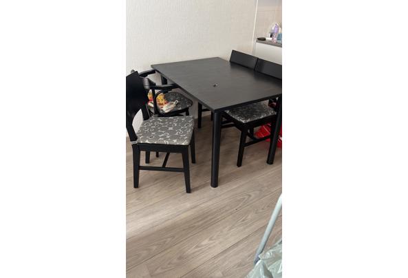 Eetkamertafel met 5 stoel - F40AE184-49FA-47B2-8AA5-1A274685FD30
