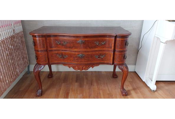 Mooi antiek klein dressoir donker hout - kastje