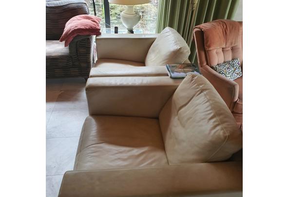 Twee lederen stoelen - 20231215_142319