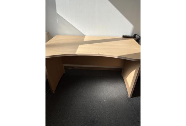 Bureau stevig, met lichte gebruikssporen  - IMG_0235