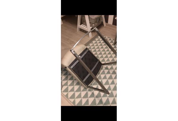 Twee eettafelstoelen - IMG_1715