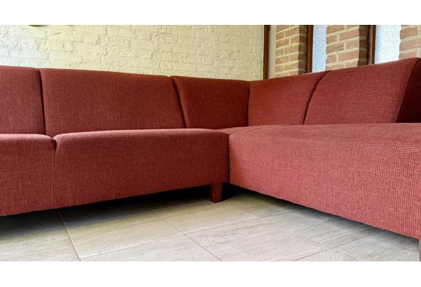 Terra-kleurige hoekbank - IMG_2459