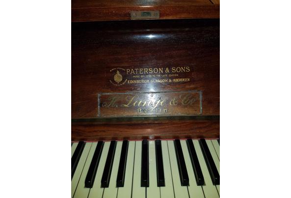 Een antieke piano zoekt een nieuw huis - piano3