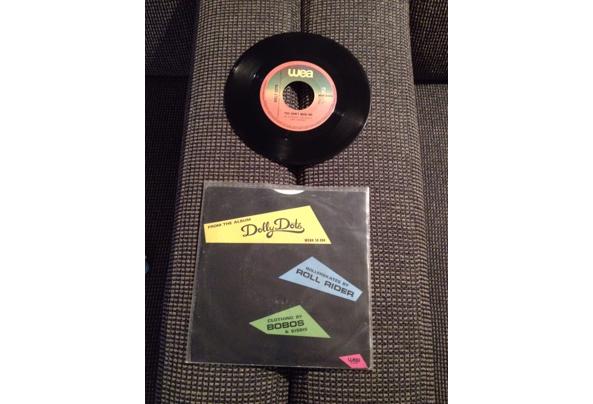 Lp en singles Dolly Dots , ook los Elpee single vinyl - B19C6A4A-16BF-4306-B00C-2F50011BCAC2_637499823738264403 Lp en singles Dolly Dots , ook los Elpee single vinyl - B19C6A4A-16BF-4306-B00C-2F50011BCAC2_637499823738264403