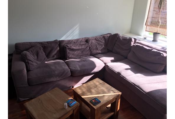 Bank, aubergine kleur, stof, diepe zit.  - 1E3AA31D-B86A-459C-8F73-A1347CFD0E0C
