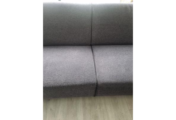 Gratis af te halen donkergrijze hoekbank. - 20260912_155346