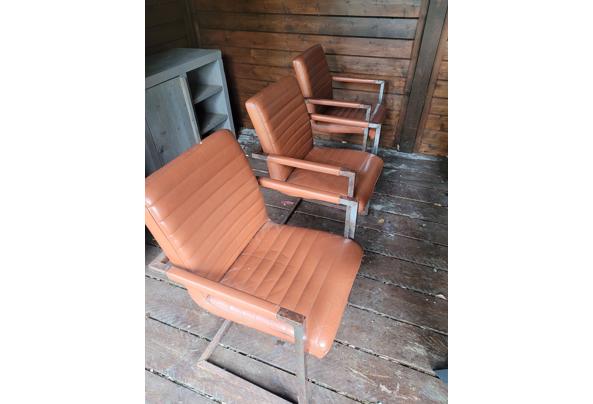 3 cognackleurige stoelen - 20250601_171903