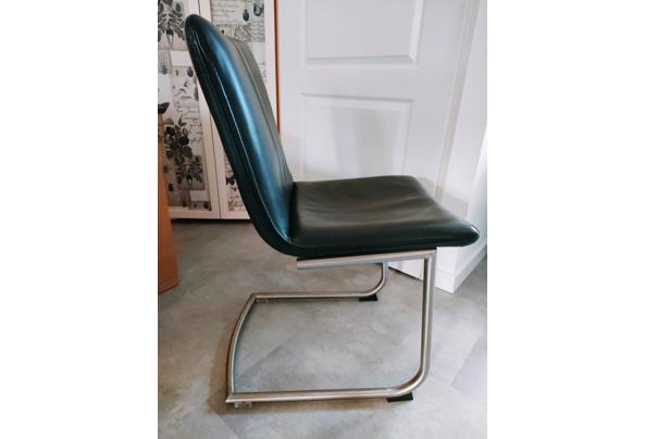 Vier zwart lederen eetkamerstoelen - Afbeelding-van-WhatsApp-op-2025-09-29-om-16-38-55_22fc0591
