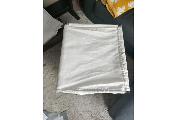 Witte wasmand op wieltjes met ijzeren frame - IMG20230827110209