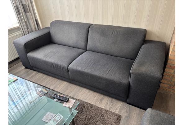 Mooie grijze 3 zitsbank en fauteuill - 91721147-d6d3-4283-b236-fe0e8d0ba325