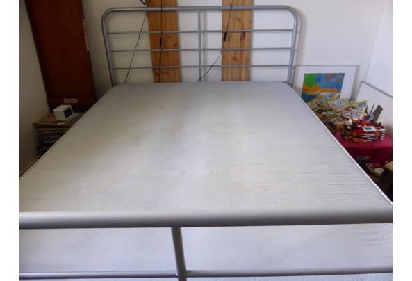 Tweepersoons bed zonder matras - P1030019