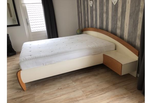 Compleet bed met matras van 160 bij 200 incl bedbodem - B0BE897D-52C3-4358-991F-9B07E80BDF64.jpeg