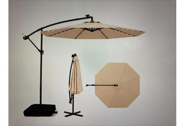 parasol met voet - processed-A06AA3A5-E74E-483E-BBD7-F0E2C75BA208