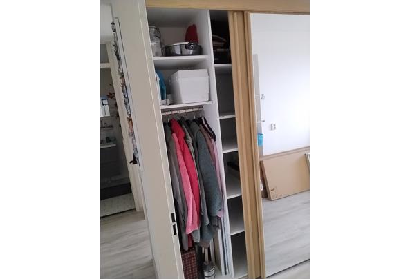 Kast met lig en hang gedeelte. Breed 1.51cm x hoog 2.22 cm x diep 64 cm - 17691660147923945436109554495423