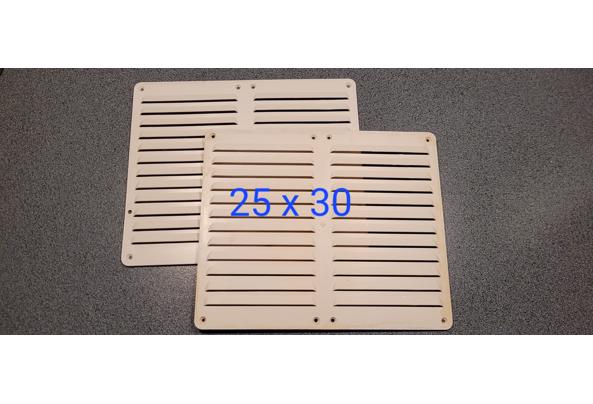 Roosters van plastic en alluminium - 20251206_153553