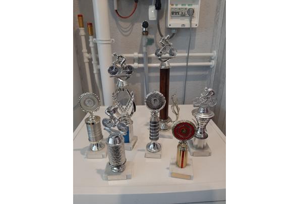 Verhuis doos met sportprijzen van fietsen - Sport-1