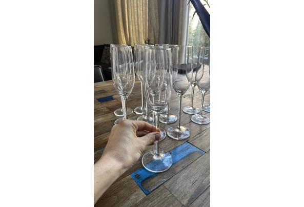 Champagne glazen, wijnglazen en 4 groene kaarshouders - IMG_0814