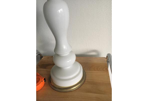 vintage lamp van porselein met losse glazen kap - 2020-11-17-15-44-16
