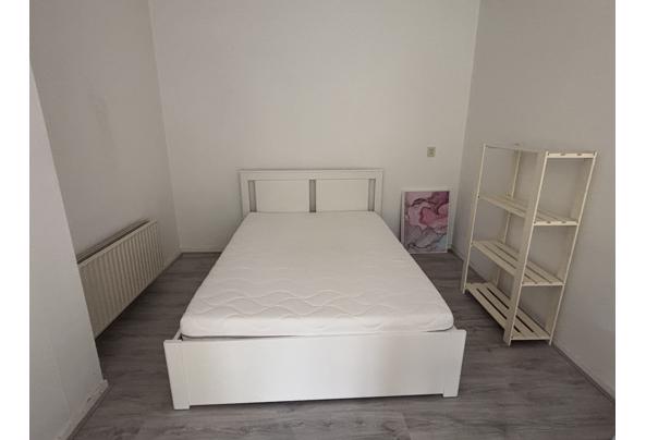 Mooi bed met matras, lattenbodems en lattenbodem beschermer - IMG_2262