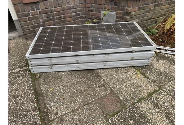 5 gebruikte zonnepanelen - 12A0A854-B93B-46F0-9C3A-A9F11D2AF791