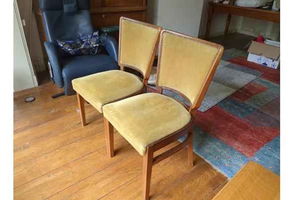Goudkleurige oude houten velours stoelen  - 17152547283048555550097715088063