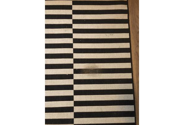 Vloerkleed zwart wit gestreept - 50EBED47-CFB9-4D32-90D8-F8D4394E668A