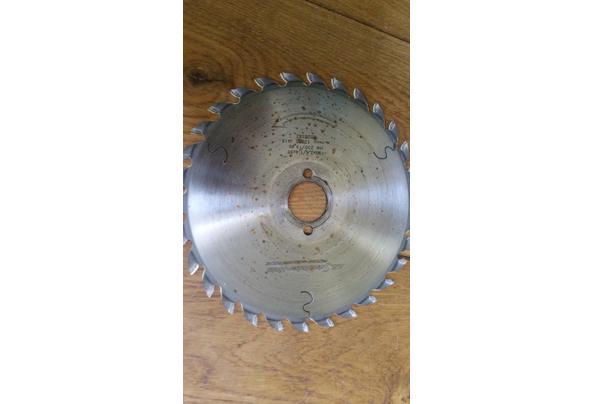 twee botte cirkelzaagbladen 190 - 20250821_132441