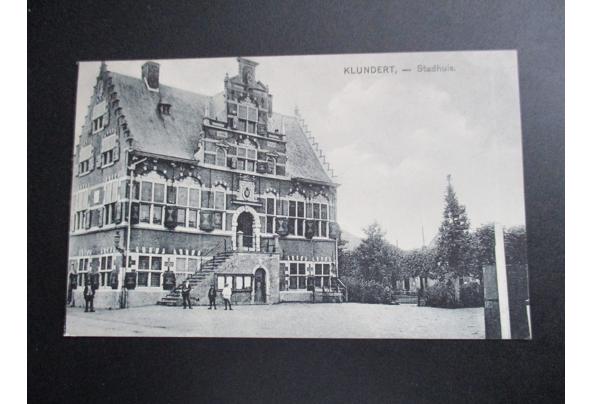 Ansichtkaarten, postzegels winkelwagenmuntjes - Klundert-Stadhuis-1