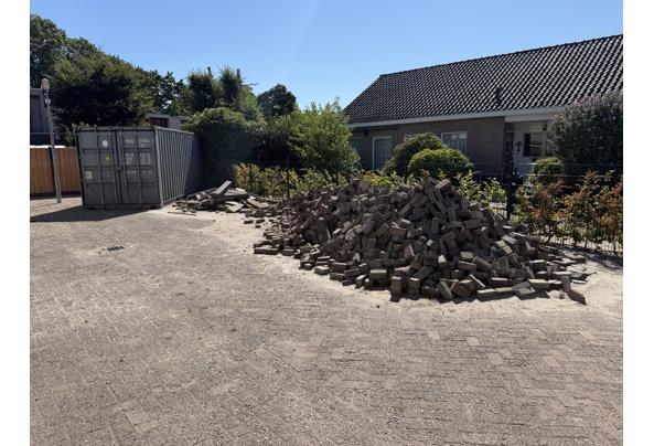 1 tot 60 m2 gebruikte betonklinkers gratis op te halen - IMG_9939