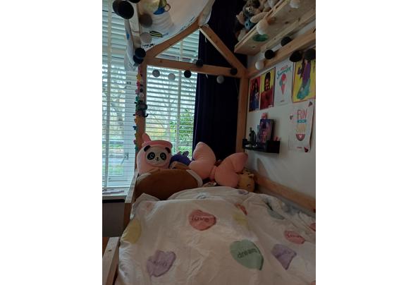Zelf gemaakt bed (huisje) - 20251102_142000