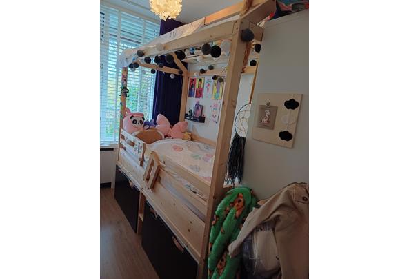 Zelf gemaakt bed (huisje) - 20251102_142014