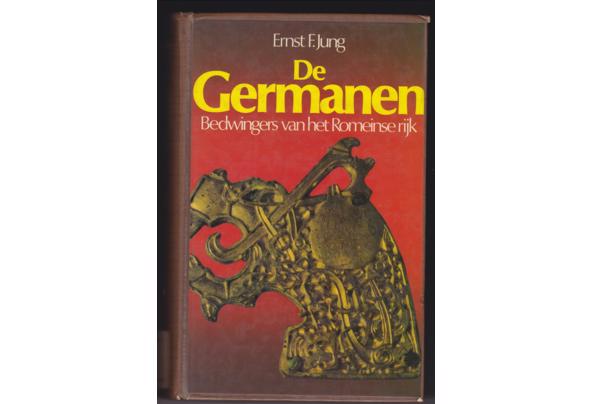 doos vol boeken - Nov20~03-Germanen