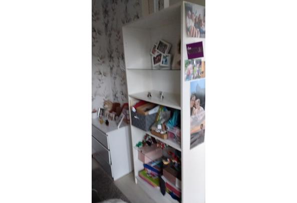Witte Ikea kast met glasplaat - 1762961046041180707435781801970