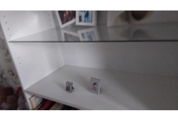 Witte Ikea kast met glasplaat - 17629612403726843199785648908200