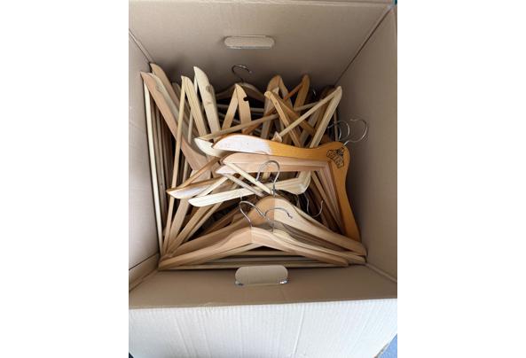 Houten kledinghangers - IMG_2642