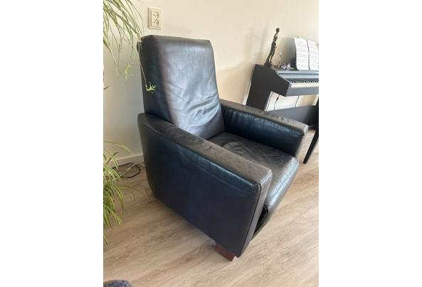 Donkerblauwe leren fauteuil - image1