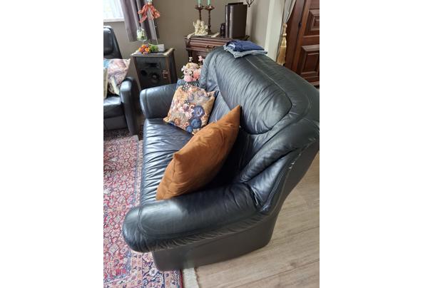 Zwart leren 2 Zitter bank en een 1 zitter stoel - 20260418_140916