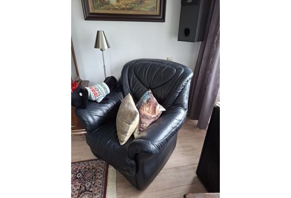 Zwart leren 2 Zitter bank en een 1 zitter stoel - 20260418_140930