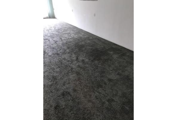 Mooie grijze vloerbedekking tapijt - 4827B089-F6A6-4429-9838-09BCC135A726.jpeg
