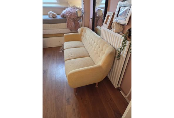 Gele stoffen bank deens design - 20260326_072904