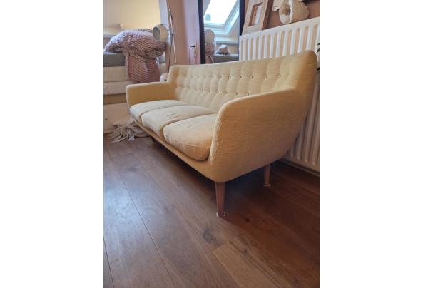 Gele stoffen bank deens design - 20260326_072912