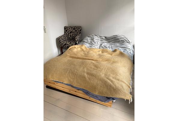 Simpel houten bed met lades - foto-1_637676443359432732